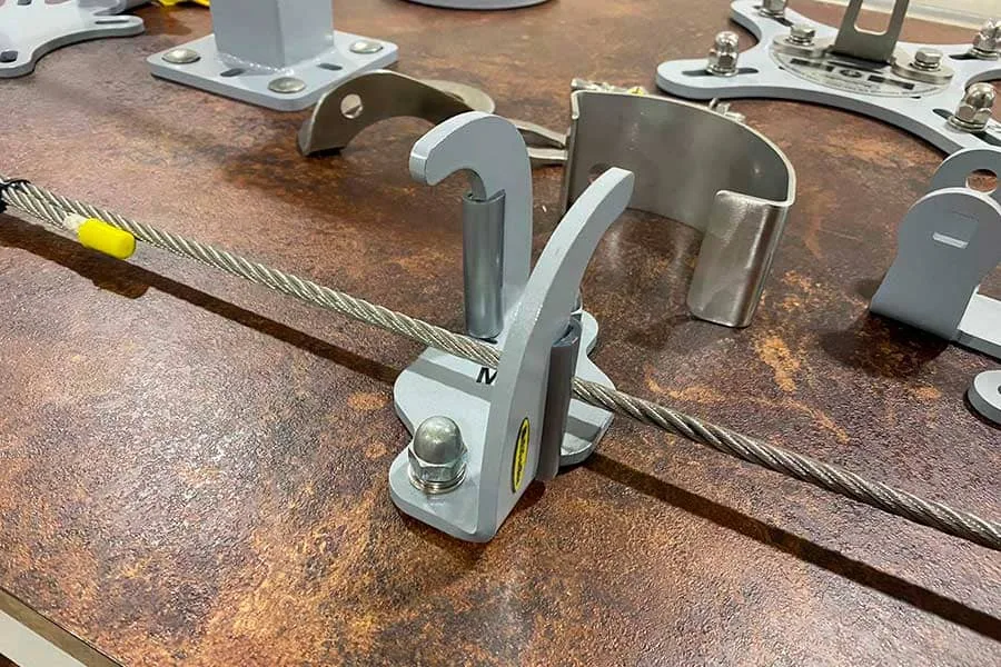 linea-de-vida-detalle-anclaje Anclaje y cuerda de acero para linea de vida