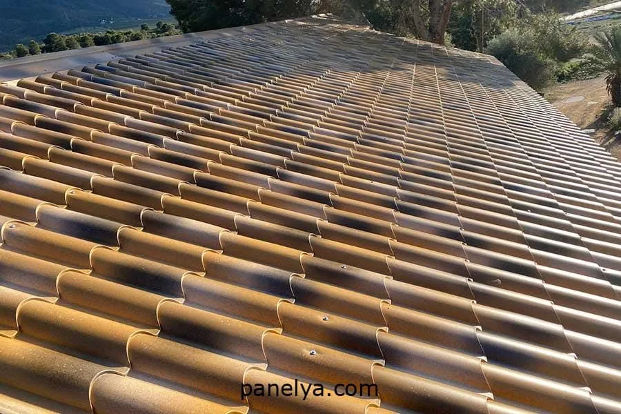 Tejado panel sándwich teja albero detalle