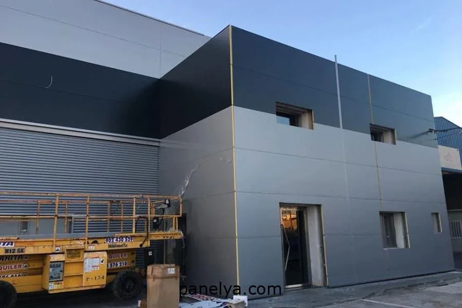 Fachada de panel sandwich liso