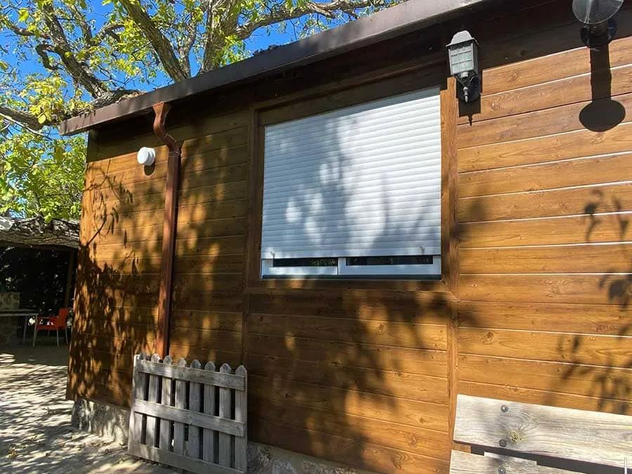 lateral-casa-panel-sandwich Lateral de casa de panel sándwich madera