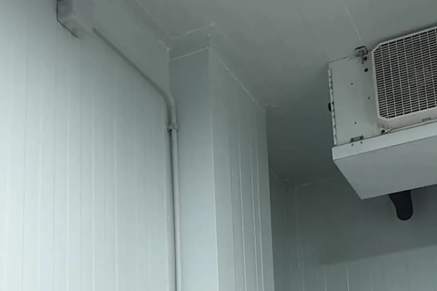 detalle-panel-frigo Detalle de panel frigo instalado