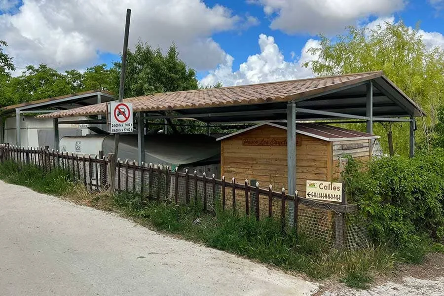 Techado construido con panel sándwich para camping