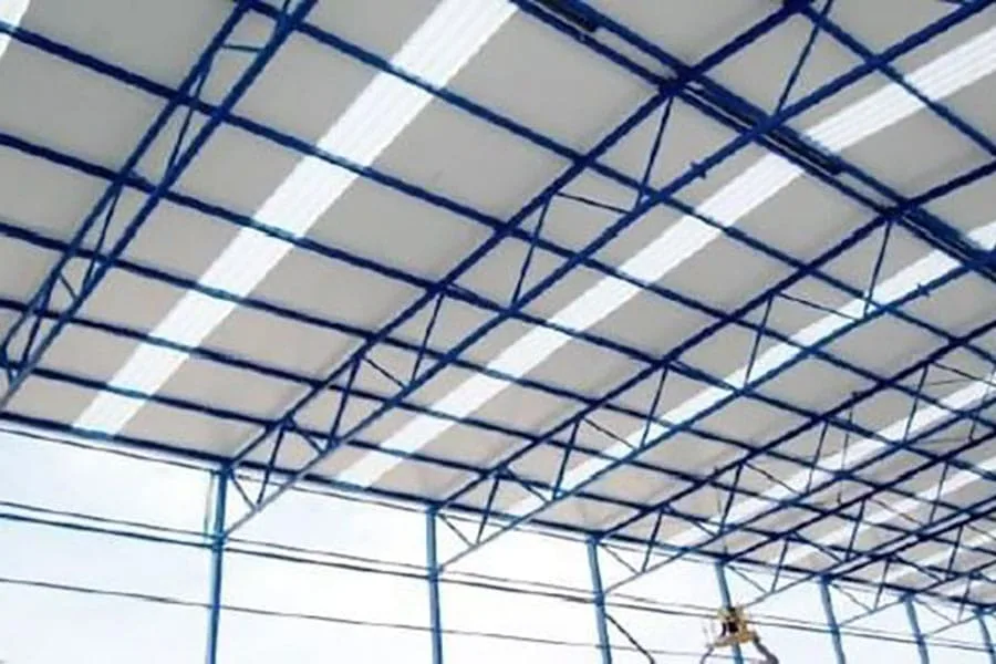 traslucidos-en-cubierta Traslúcidos en una cubierta de una nave industrial