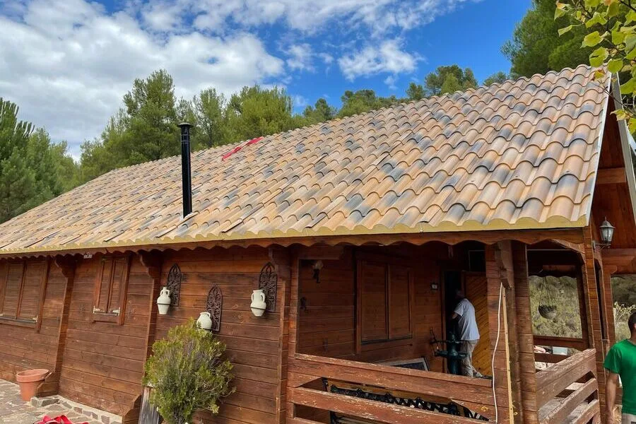 Casa rural con panel teja albero