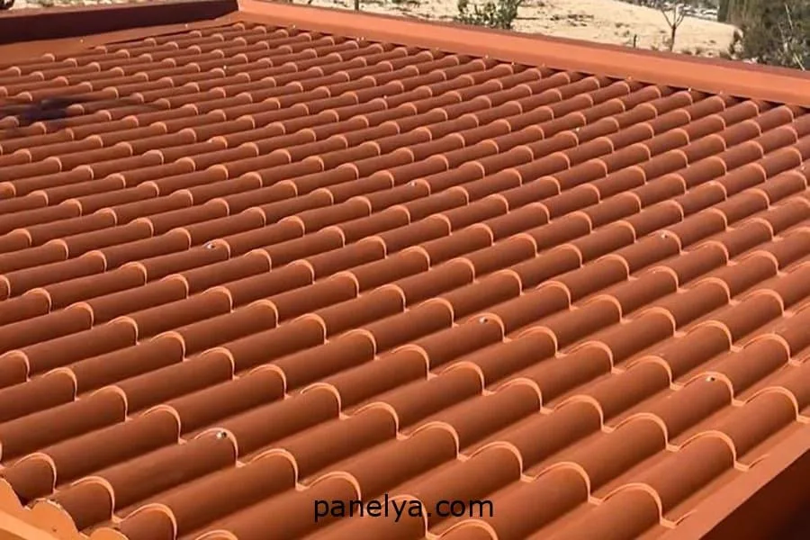 Tejado de panel sándwich teja rojo