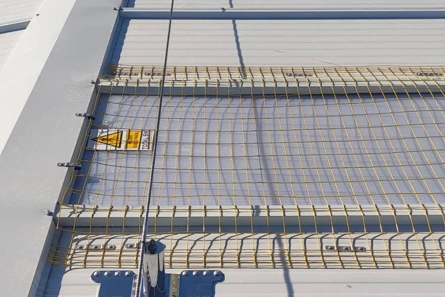 Cambio de paneles traslúcidos y policarbonatos en cubiertas