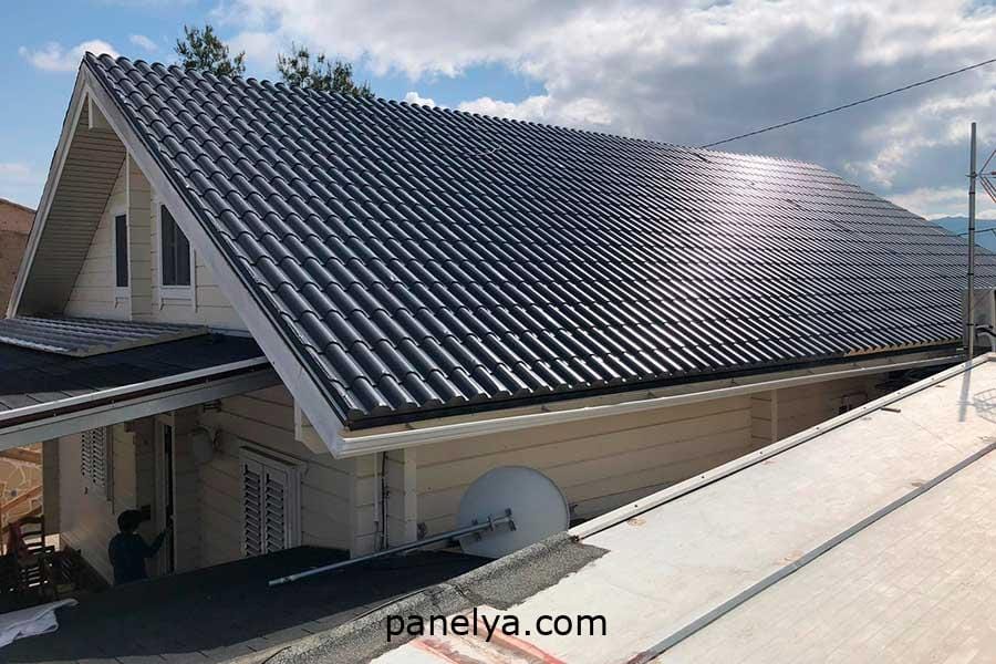 Detalle de vivienda construida con panel sándwich