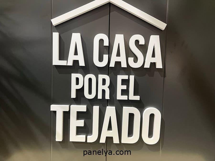 La casa por el tejado Panelya