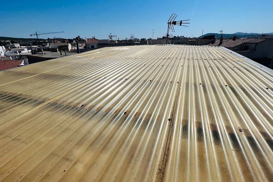 Beneficios de instalar paneles traslúcidos y policarbonatos en cubiertas